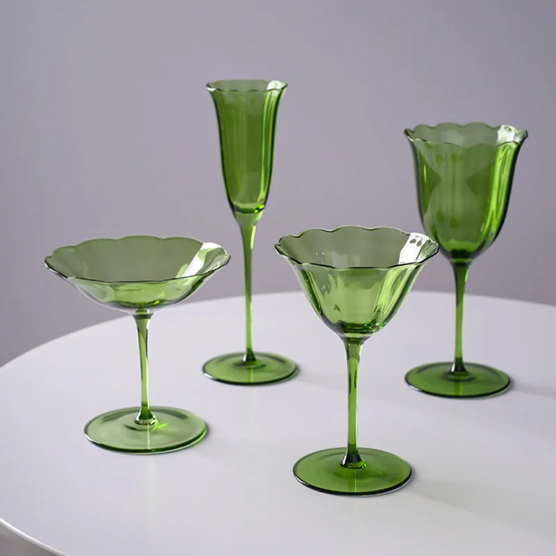 

Vintage Green Flower Red Wine Glass,Elegant Niche Crystal Glass High Footed Glass,High-end Decoration for Home Bars and Hotels