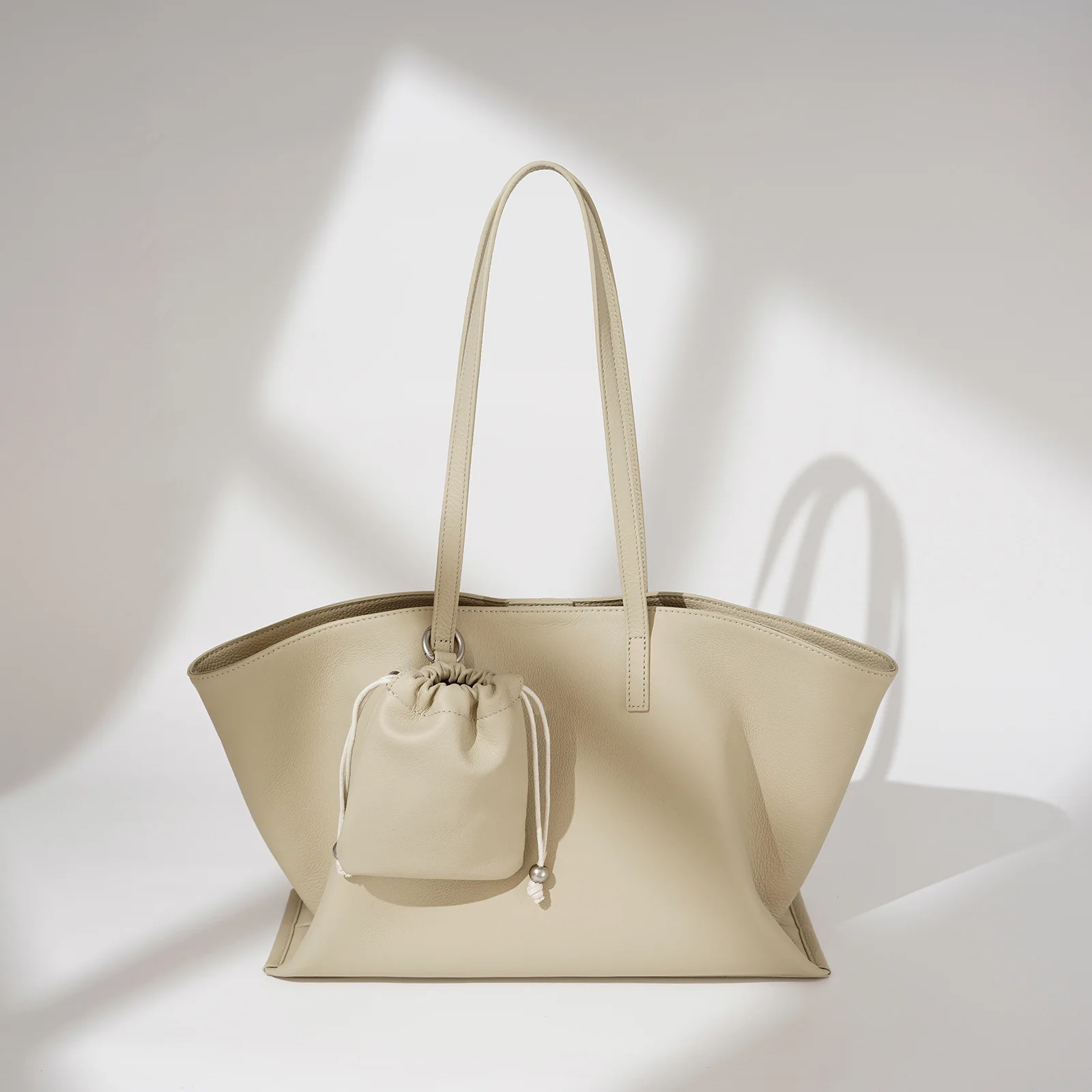 

Стильная и простая универсальная сумка через плечо, новинка 2023 года, кожаная портативная повседневная корейская версия, модная женская сумка-тоут