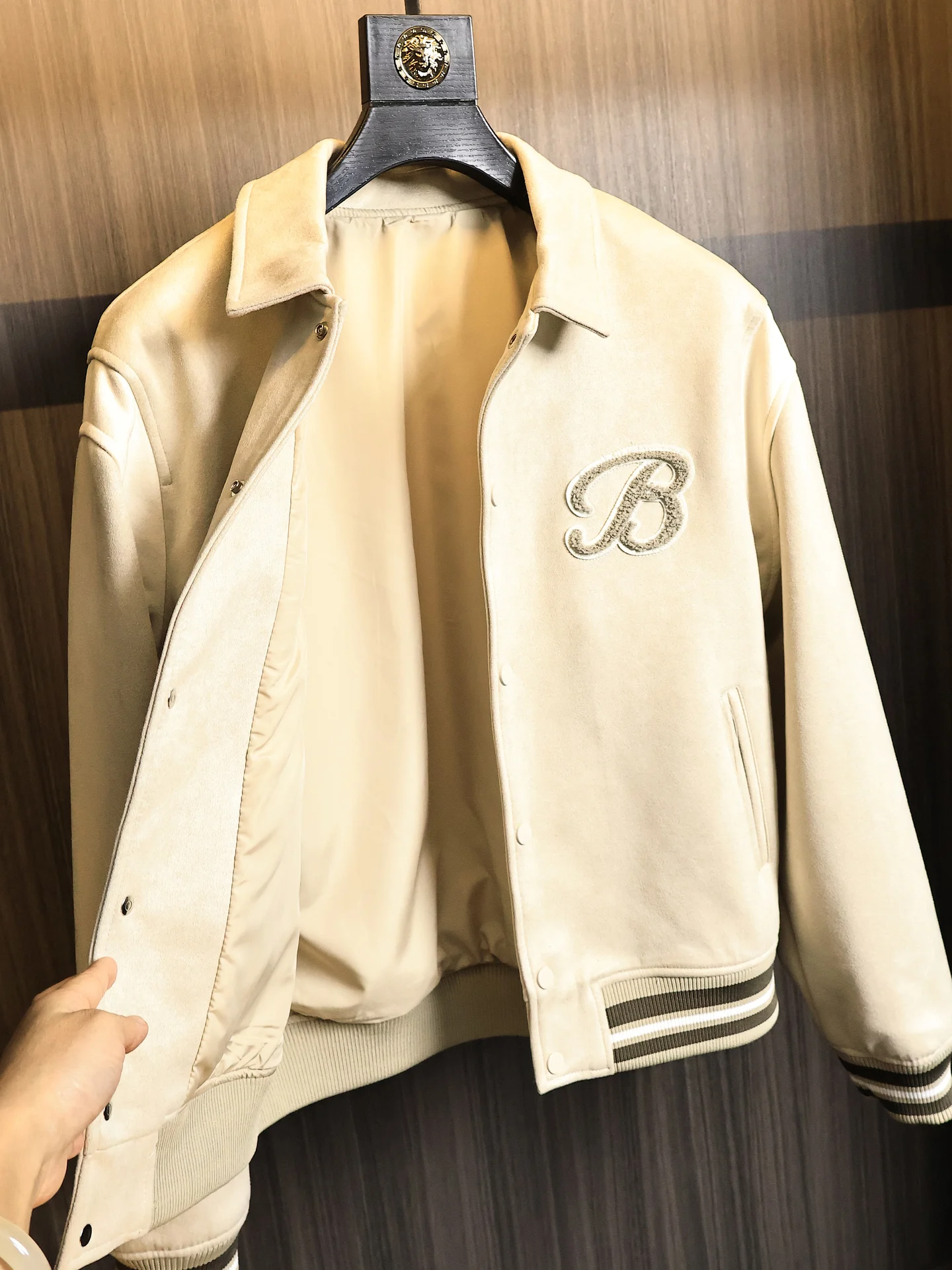 Stylish Urban Men's Casual Embroidered Suede Collar Jacket Fall Season Loose Fit Fashionable Letter Patterned Outerwear