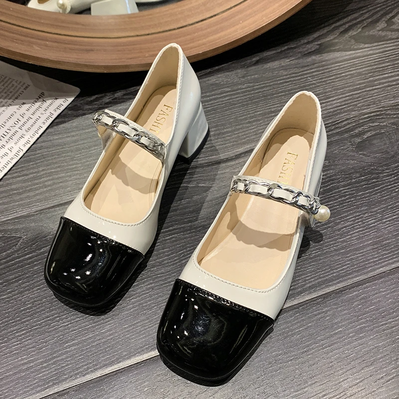 Shallow Mouth Round Toe Retro Woman Shoes New Block Heels Mary Jane Shoes Classic Black White Color Matching Women\'s Pumps