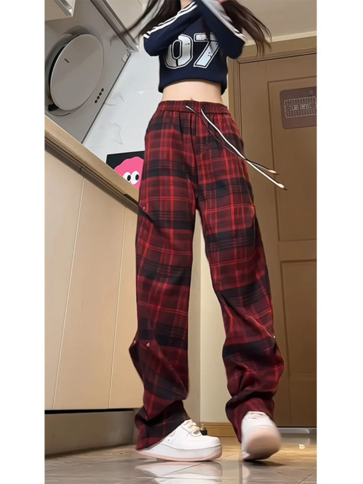 

Красные клетчатые повседневные брюки для мужчин, свободные, прямого кроя, утягивающие, универсальные, расклешенные, летние, осенние, модные, в американском стиле