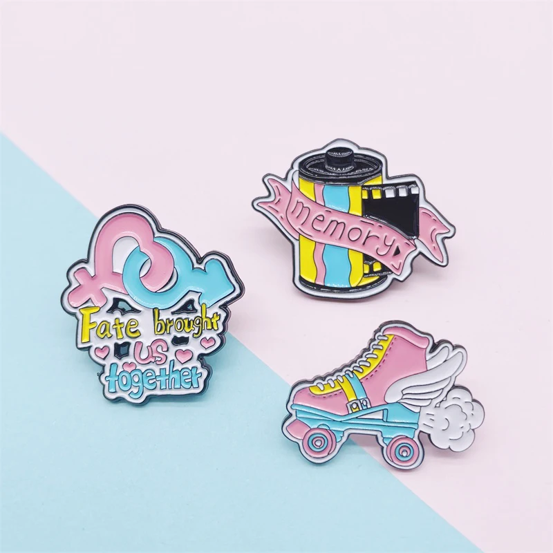 Cute Pink Hearts Camera Film Enamel Brooch Lovers Heart Ribbons Wings Skateboards Alloy Pins Badges Sweet Woman Jewelry Gifts