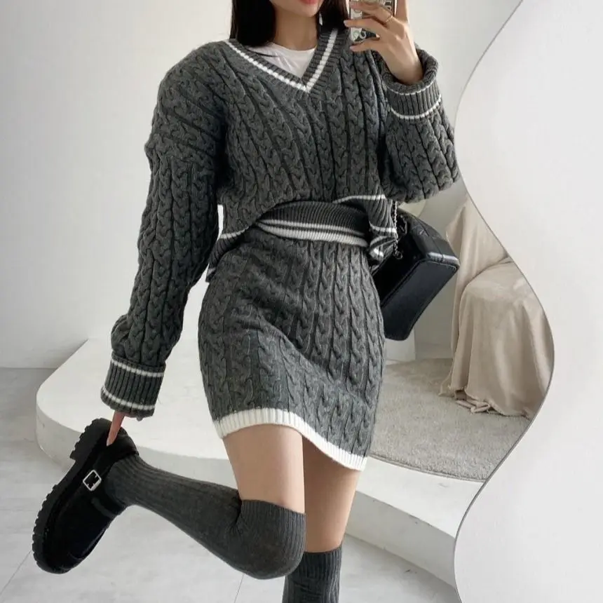 V Neck Contrast Hemp Pattern High-Grade Lazy Wind Loose Slim Sweater High Waist Slim Skirt Two-Piece Autumn And Winter Suit
