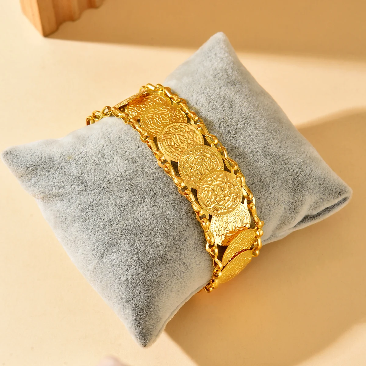 

Vintage Golden Chain With Embossed Coin Pendants Bracelet For Middle Eastern Weddings Luxurious Wrist Accessory