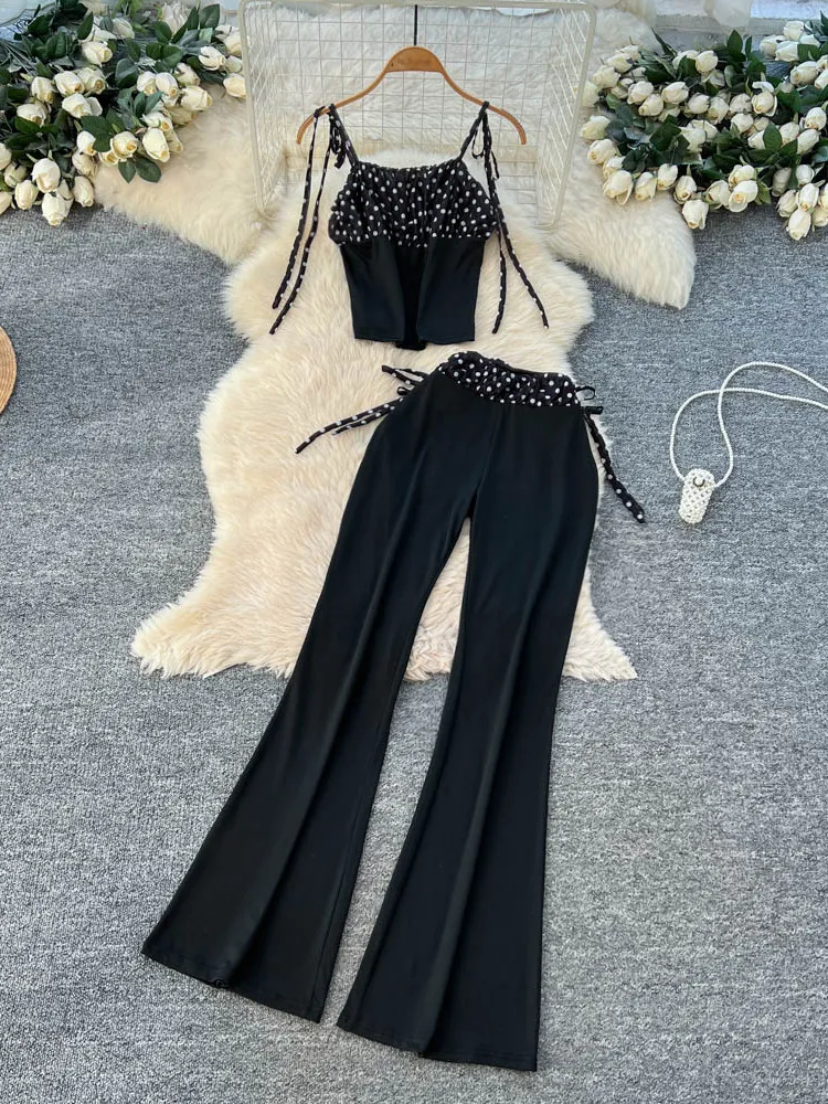 

Женский комплект из топа-ками на тонких бретелях и брюк-клеш с высокой талией Foamlina, летний, в горошек, с завязками сбоку, облегающий крой