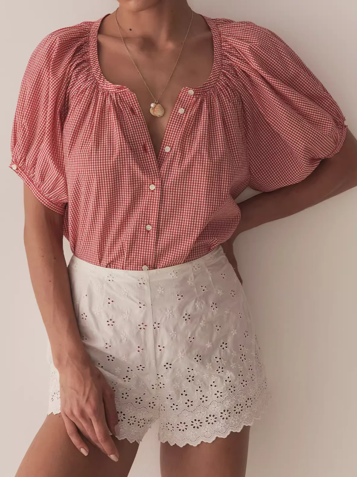 

Women Red Plaid Blouse Top Lace Embroidery Round Neck Puff Sleeve Single Breasted Casual Ladies 100% Cotton Shirt
