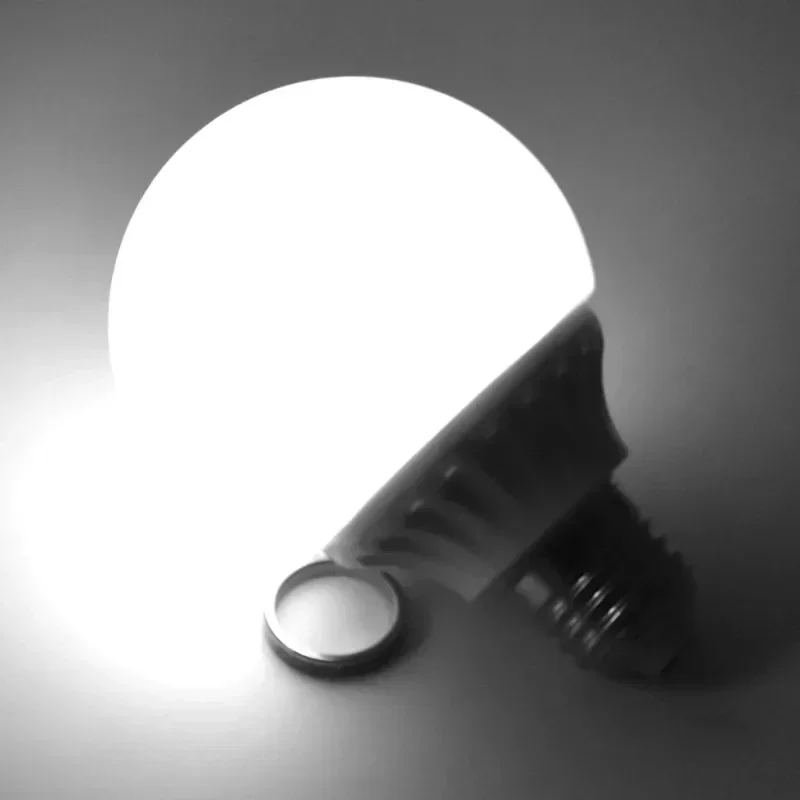 

Магнитное управление Волшебная лампочка белого цвета с одним магнитным кольцом Сценические фокусы Крупным планом Ментализм Фокусы Реквизит Уловка