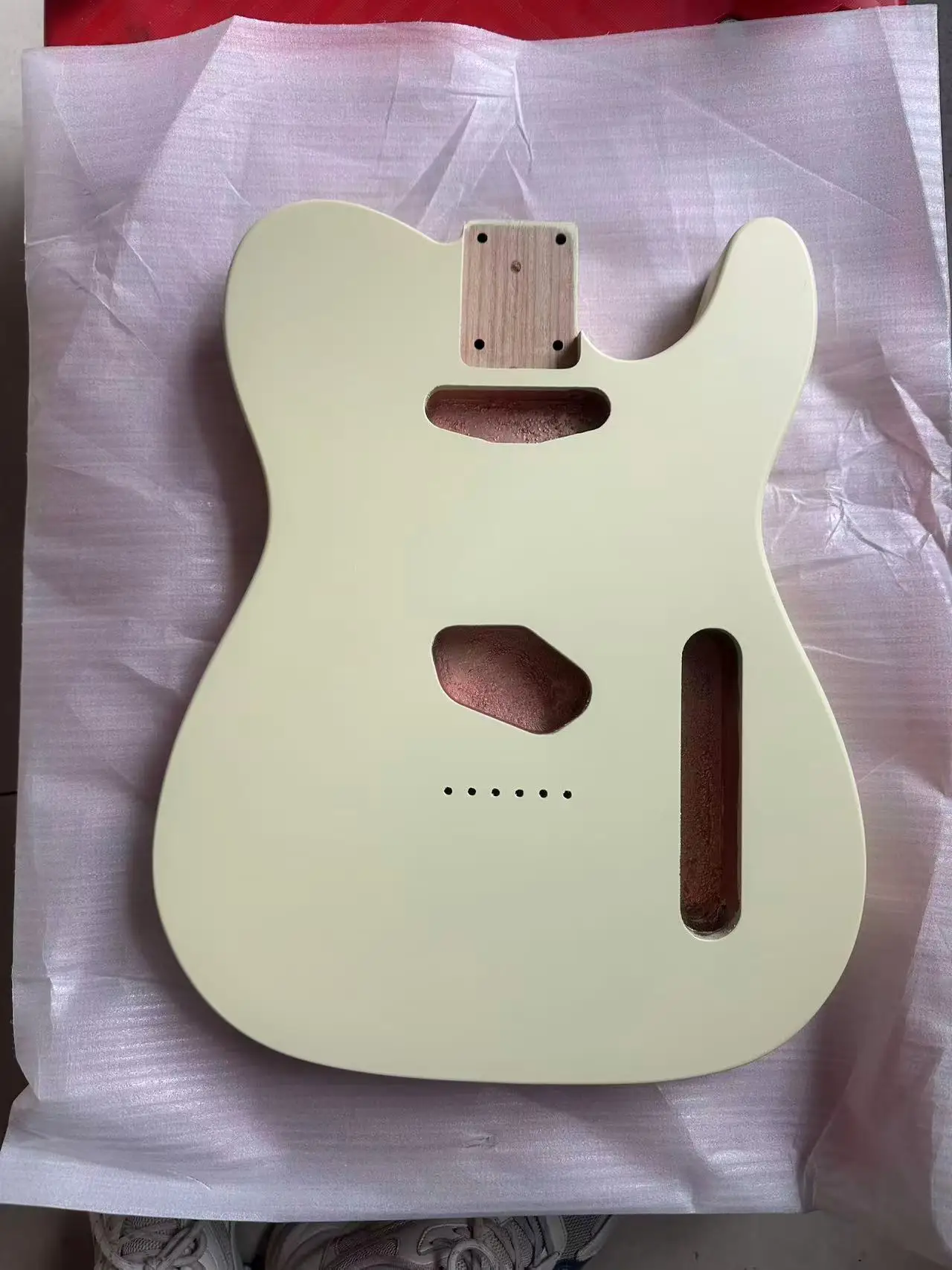 

Cream-yellow electric guitar body, DIY instrument accessories