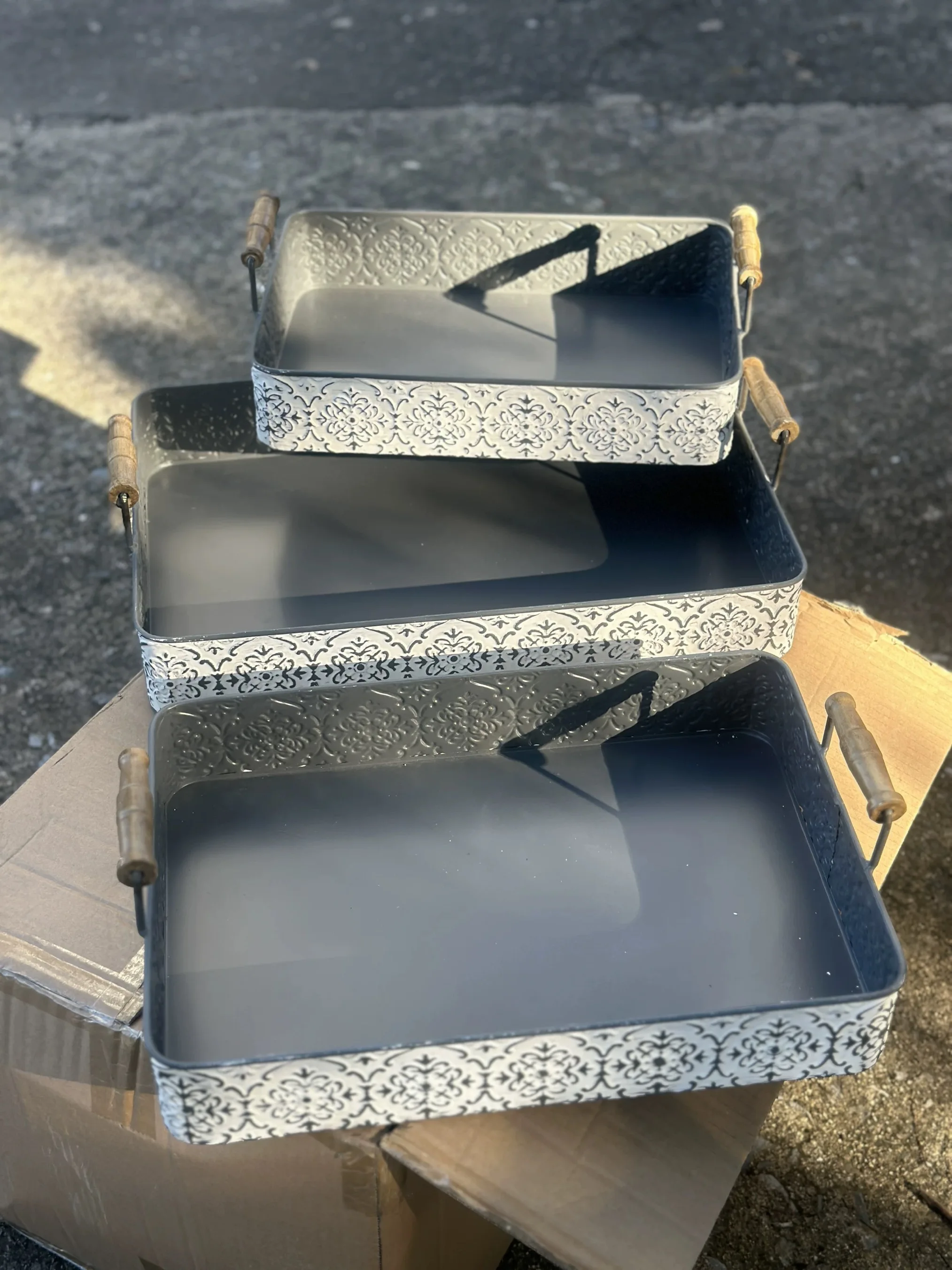 

Decorative Metal Serving Trays with Wooden Handles, White Floral Pattern, Set of 3 Nesting Trays