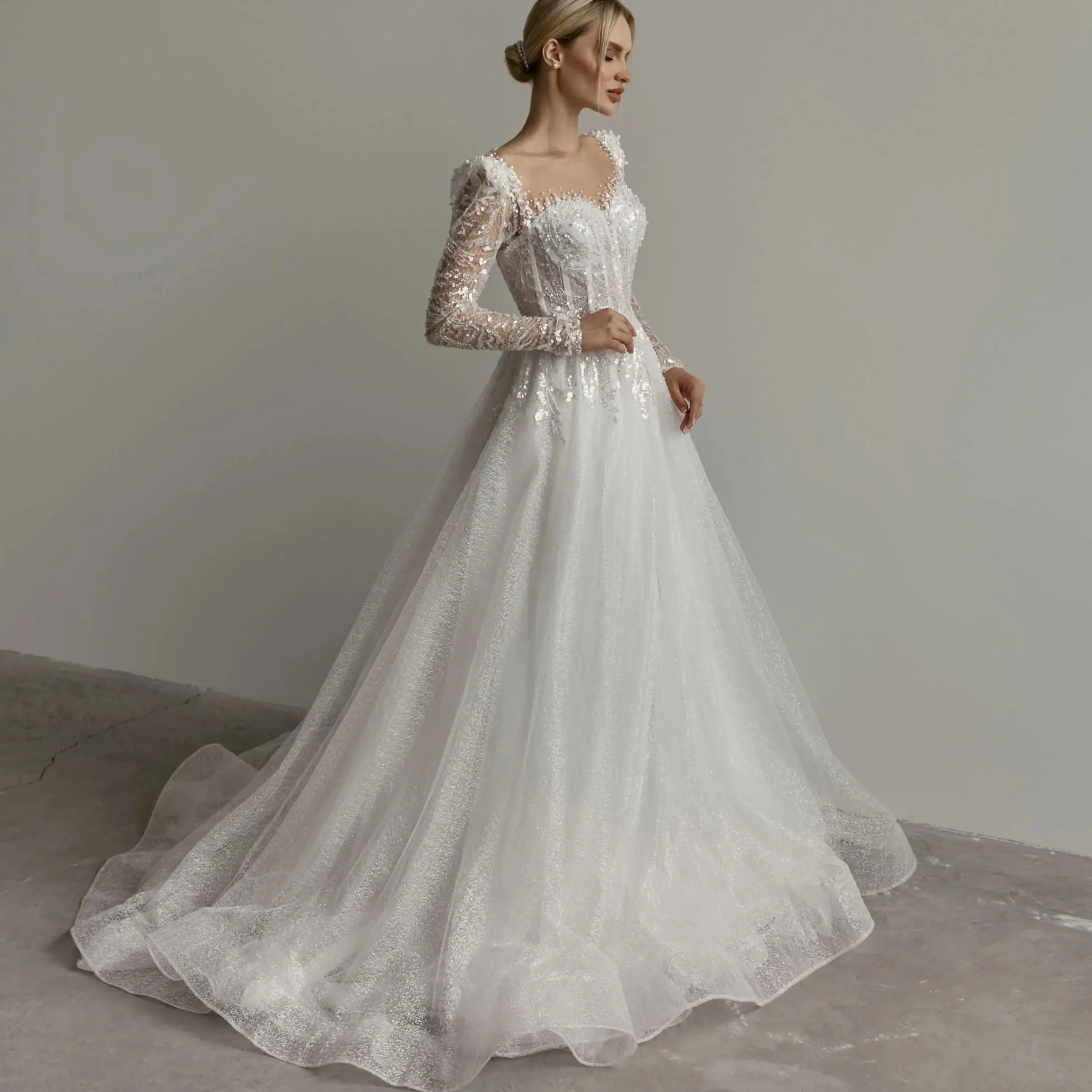 Luxury A-Line Wedding Dresses Beads Designer Sweetheart Long Sleeves Sweep Train Backless Bridal Custom Made Robe De Mariée