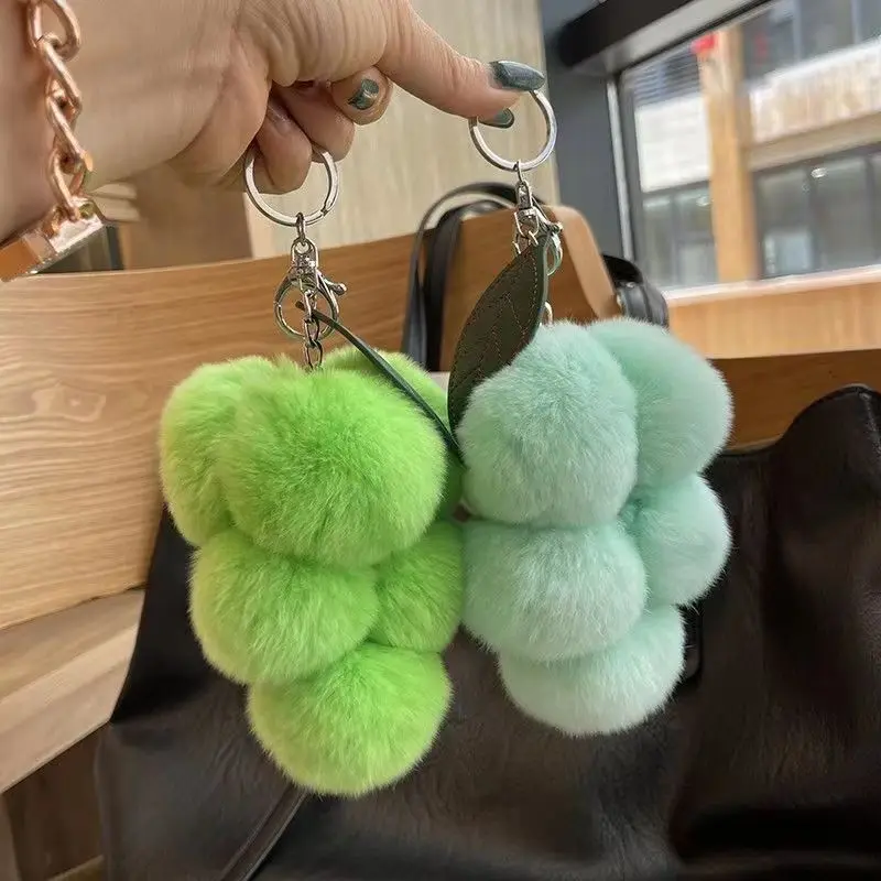 Llaveros de cadena de bolso de pompones de uva, colgante de pompones esponjosos, llavero de piel de conejo Rex, accesorios de mochila