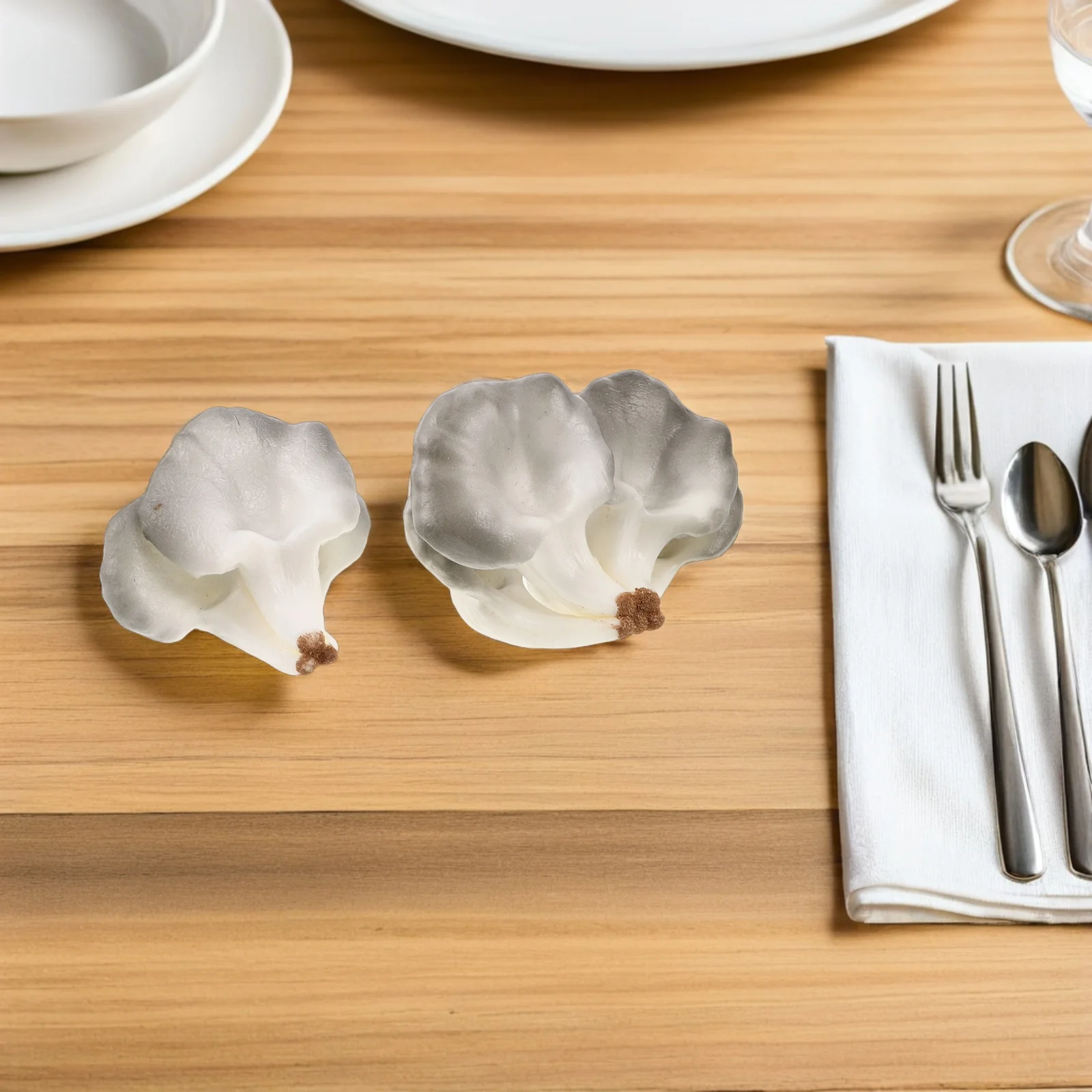 

2pcs Lifelike Faux MushroomsMiniature Mushroom Figurine for Garden Home Office Restaurant Artificial Food Display Vegetable
