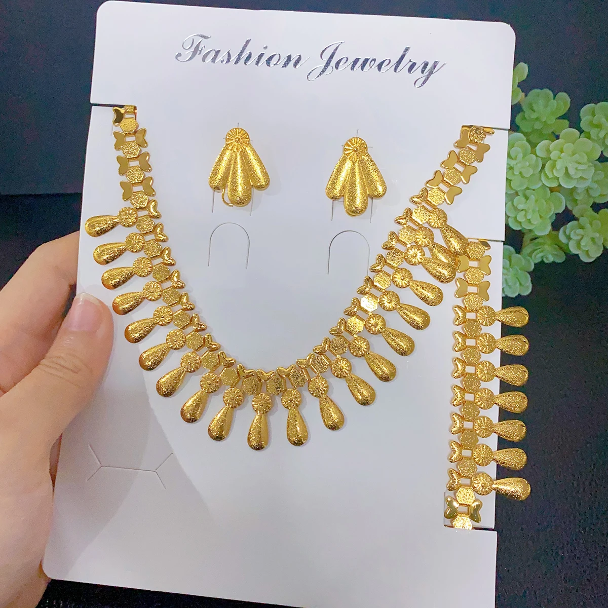 XUHUANG Wholesale Dubai Gold Color Jewelry Set For Women Bridal Wedding Necklace Earrings Bracelet Set African Necklace Gift