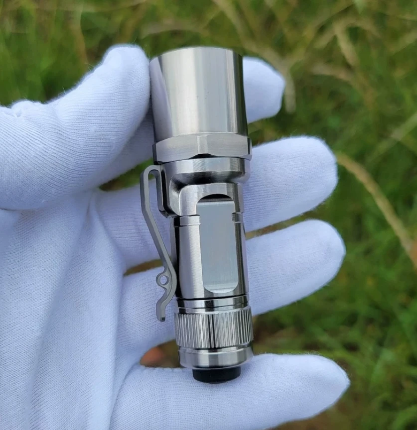 EDC Titanium alloy E 14500 battery flashlight