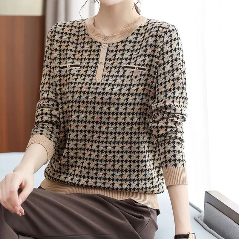 

O-Neck Long Sleeve Middle Aged Elderly Women Clothing Loose Small Plaid Spliced Vintage Button False Pocket Design Pullovers