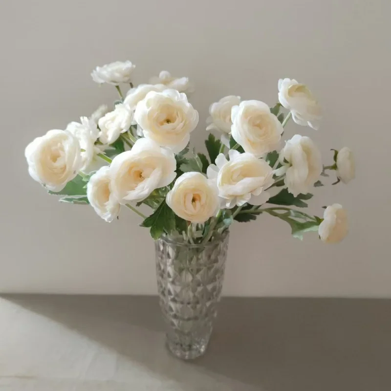 

1/3/5 Pcs Artificial Flower Bouquets Photography Props of 3 Heads of British Lotus Flocking for Wedding Resturant Table Decor