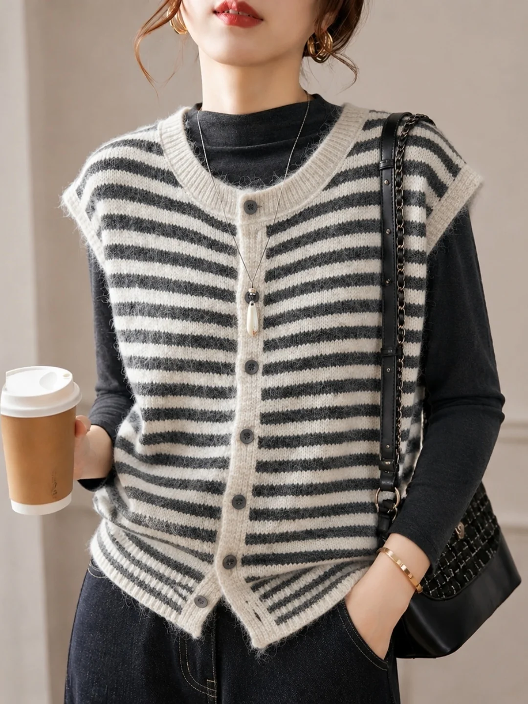 Fashionable Striped Knitted Vest Women's New Arrival Single Button Autumn Seasonal Poem Art Linen Commute Style Regular Length