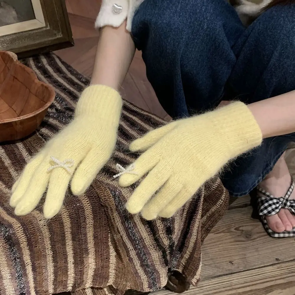 

Cute Touch Screen Pearl Bow Knitted Gloves Candy Colored Bowknot Women Winter Gloves Windproof Solid Color Women Mittens Riding