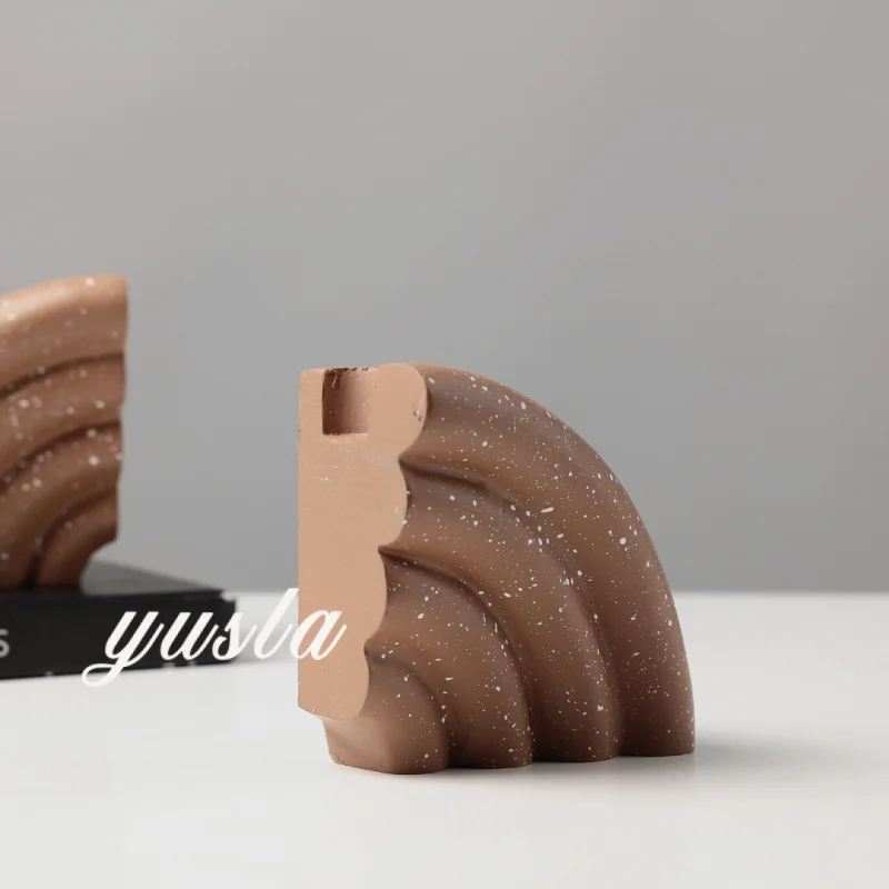 Minimalist bookends, book stands, decorative items for model rooms, living room coffee tables