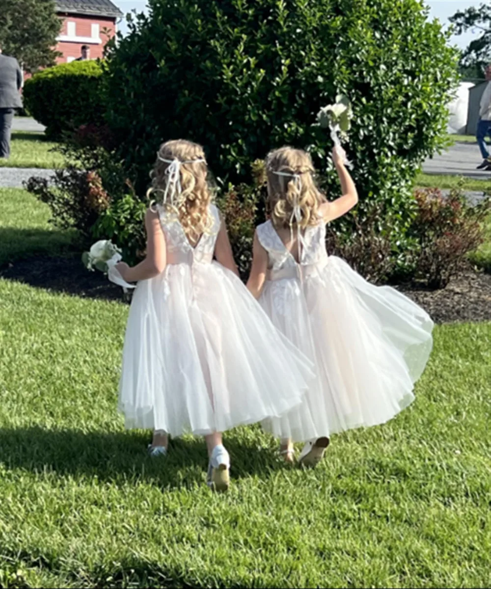 

Customized Flower Girl Wedding Dress Appliques Sleeveless with Bow Princess Birthday Pageant Party Kids Holy Communion Gown