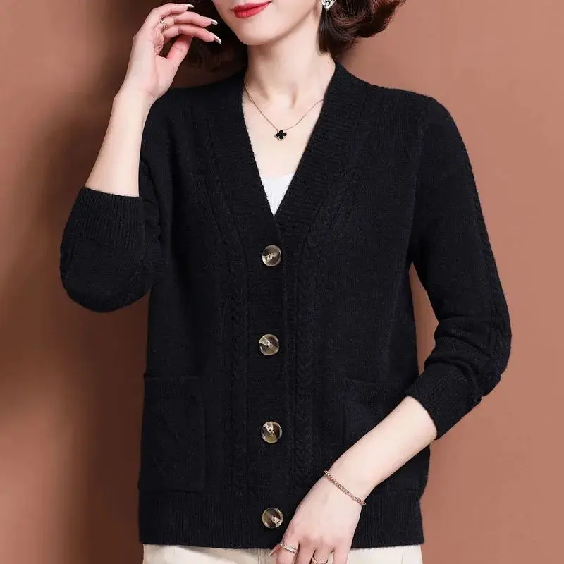 Fashion V-Neck Knitted Button Pockets Cardigan Sweater Women\'s Clothing 2022 Autumn New Oversized Casual Tops All-match Coat