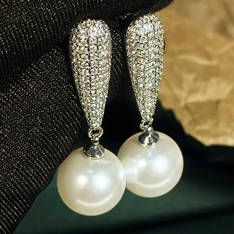 Huitan Elegante Imitationsperlen-Ohrringe für Damen mit Glitzernden Zirkonia, Trendige Party-Accessoires, Schmuck für Damen, Hochzeit, Schickes Geschenk