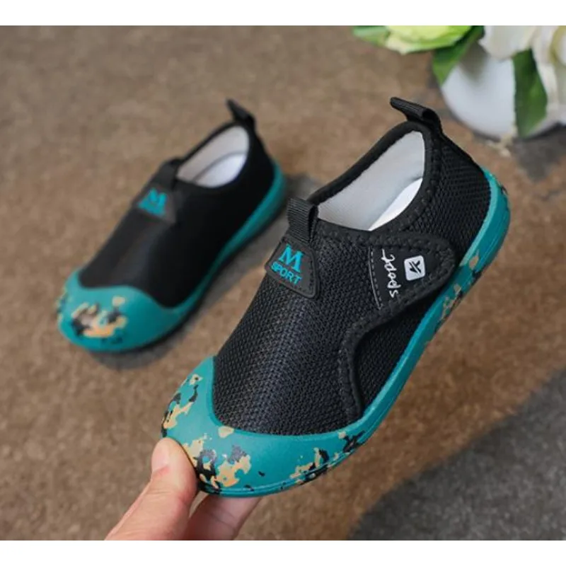 Scarpe da passeggio per bambini Sneakers leggere per bambini scarpe Casual traspiranti in rete nuove scarpe da ginnastica antiscivolo per ragazzi e