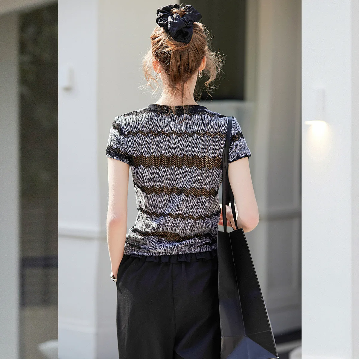 LOUIS YAO V-neck Short Sleeved Shirt 2025 Summer Slim Fit T-shirt with Contrasting Color and Wavy Decoration Women's T-shirt