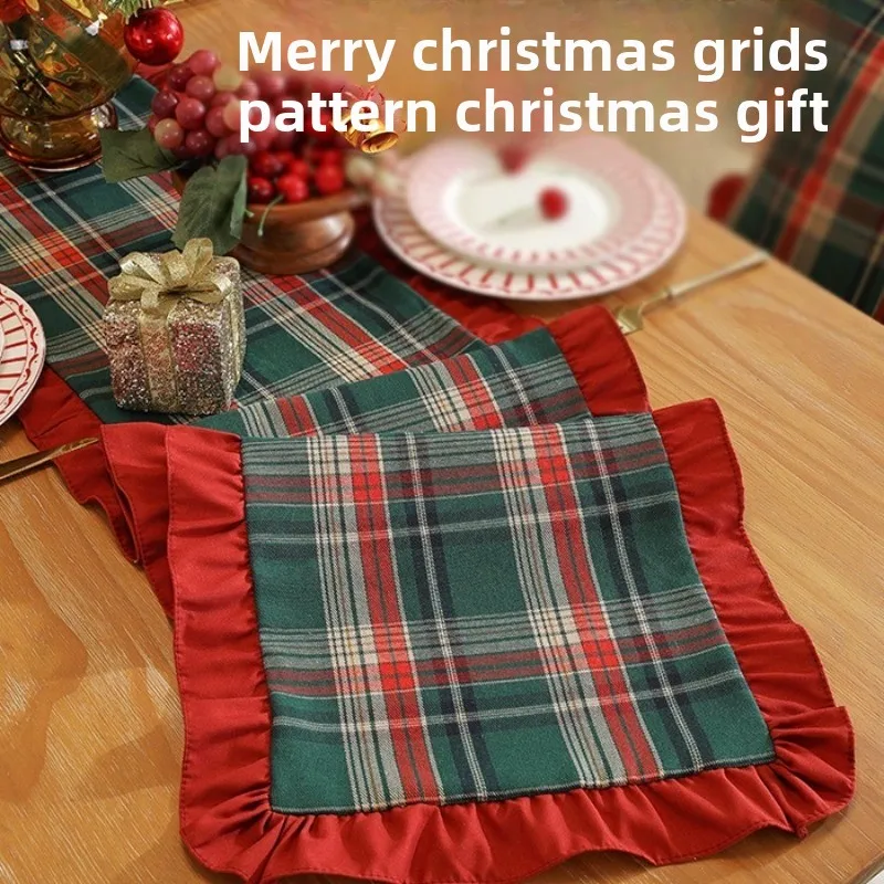 American Color Woven Polyester Cotton Holiday Christmas Decoration Table Flag Red and Green Checkered Coffee Dining Table Flag