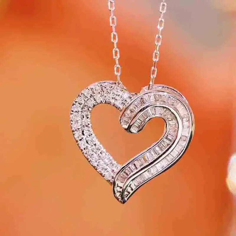 Huitan Brillante Herz-Halskette mit AA-Zirkonia, Temperament, Hochzeit, Halskette für Frauen, luxuriös, silberfarben, Liebesschmuck