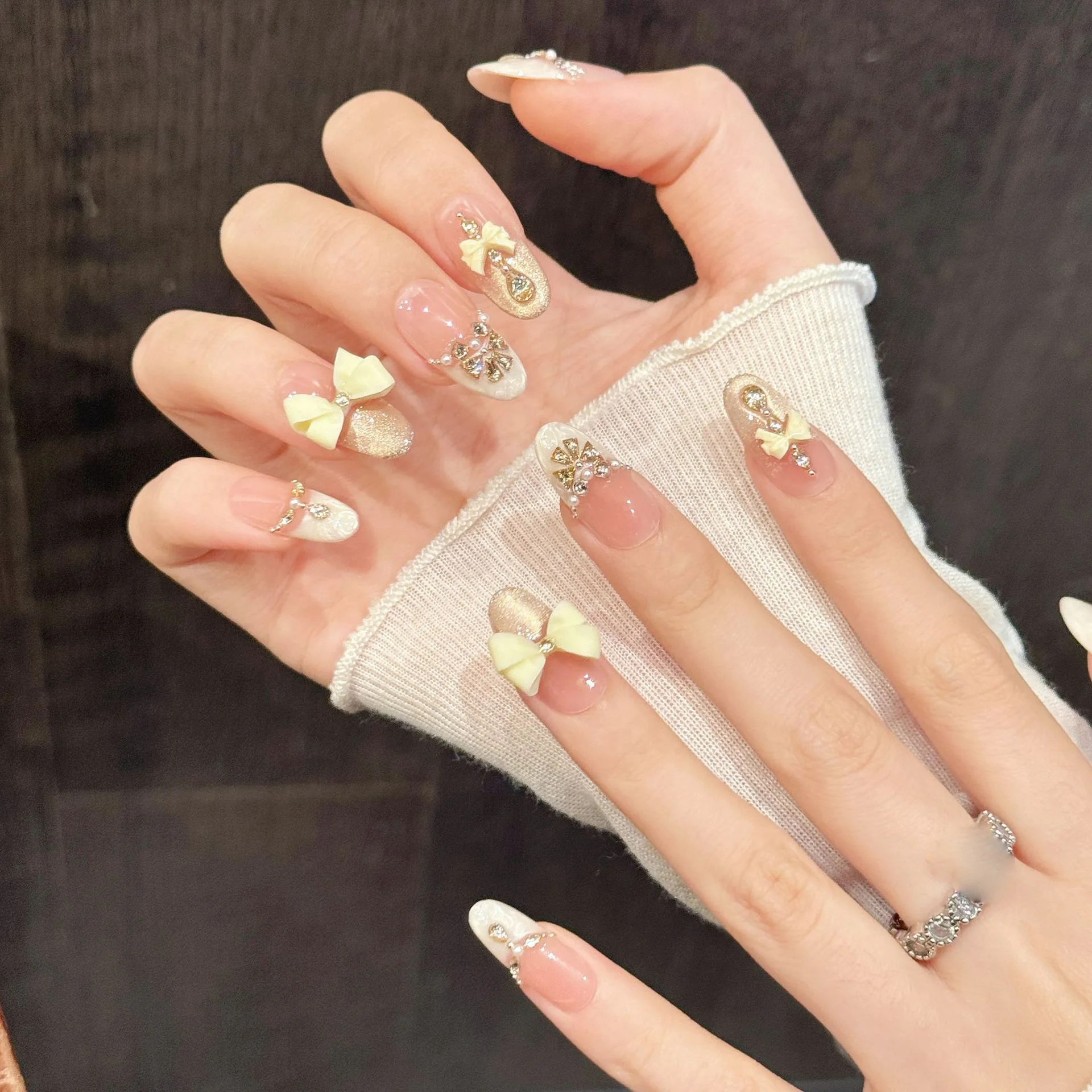 10개 수제 프레스온 네일 라이트 럭셔리 캣츠아이 가짜 손톱 롱 프렌치 팁 착용 가능한 3D 보우 다이아몬드 장식 아몬드 모양 인조 손톱