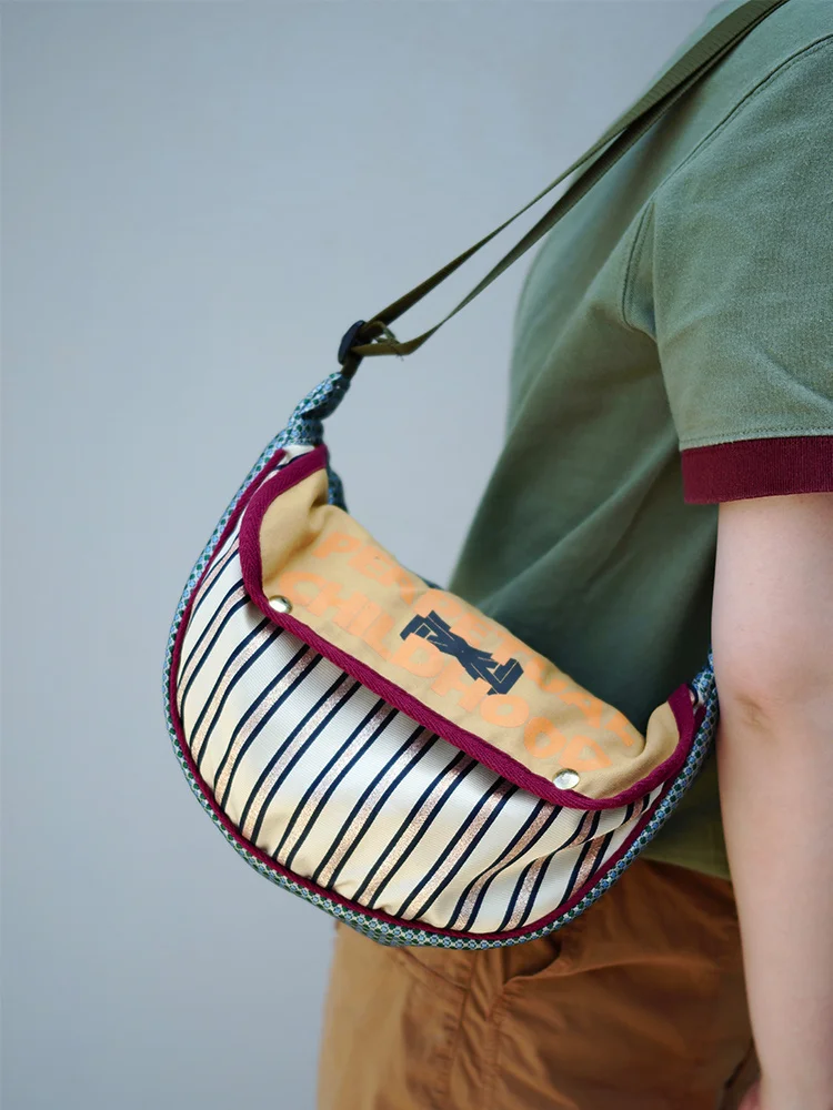 

Niche single shoulder armpit bag, fashionable casual jacquard breast bag, neutral camping messenger bag
