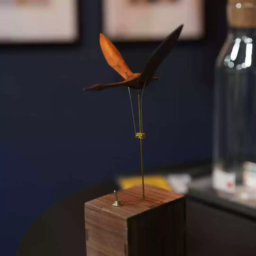 Flying swan, solid wood handmade creative tabletop ornament gift