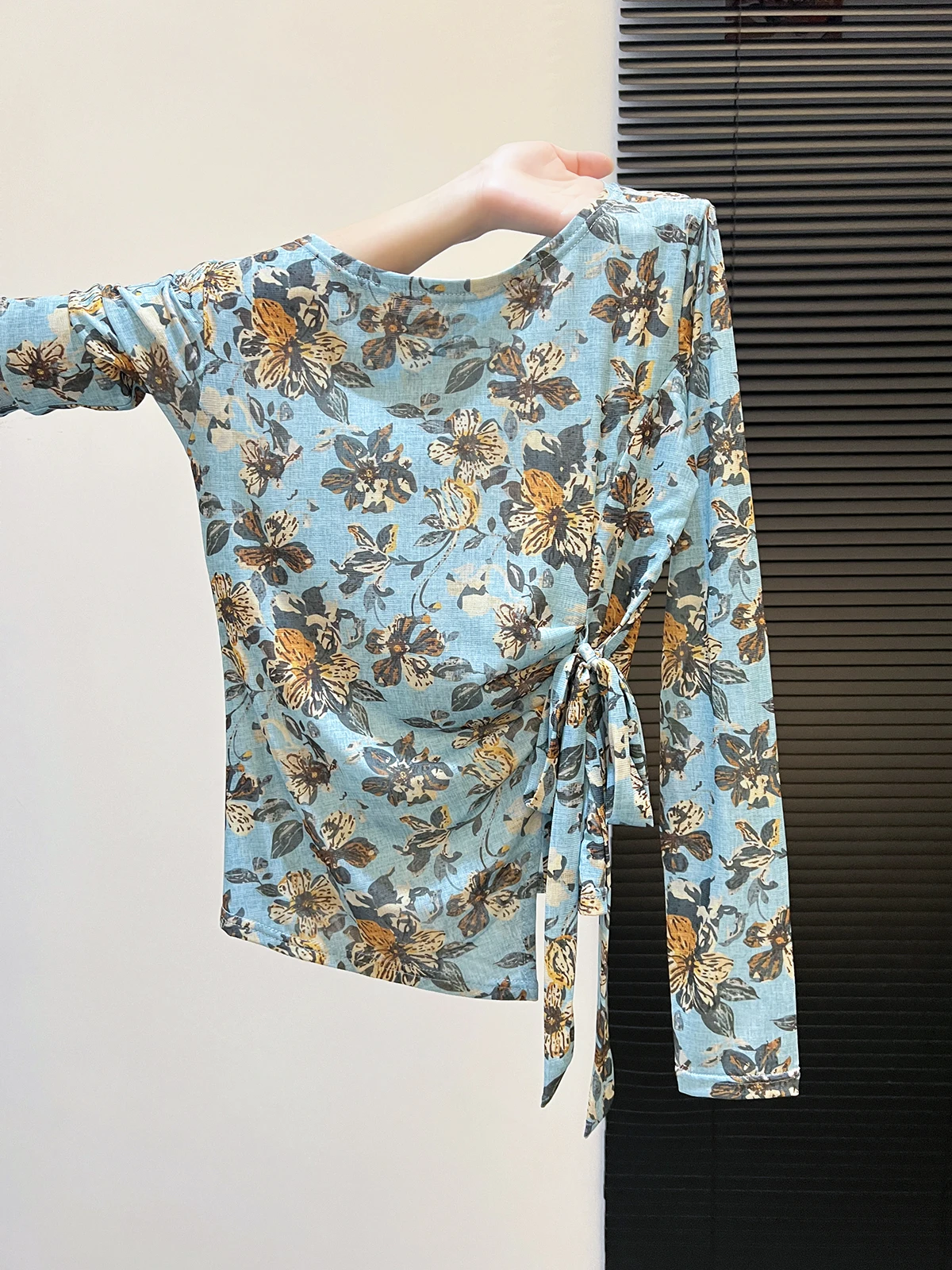 Camiseta de manga larga con estampado floral de tul para mujer, estilo coreano ajustado con cintura ceñida y top de seda de c...