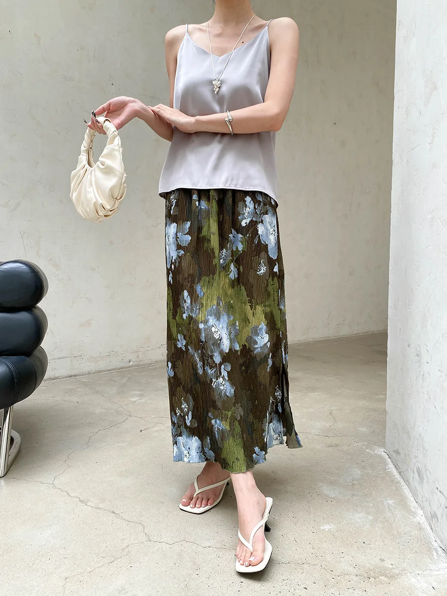 Sommerliches Damen-Casual-Top in Uni-Farbe, V-Ausschnitt, Satin-Camisole, sowohl für drinnen als auch draußen tragbar. – Detail 11