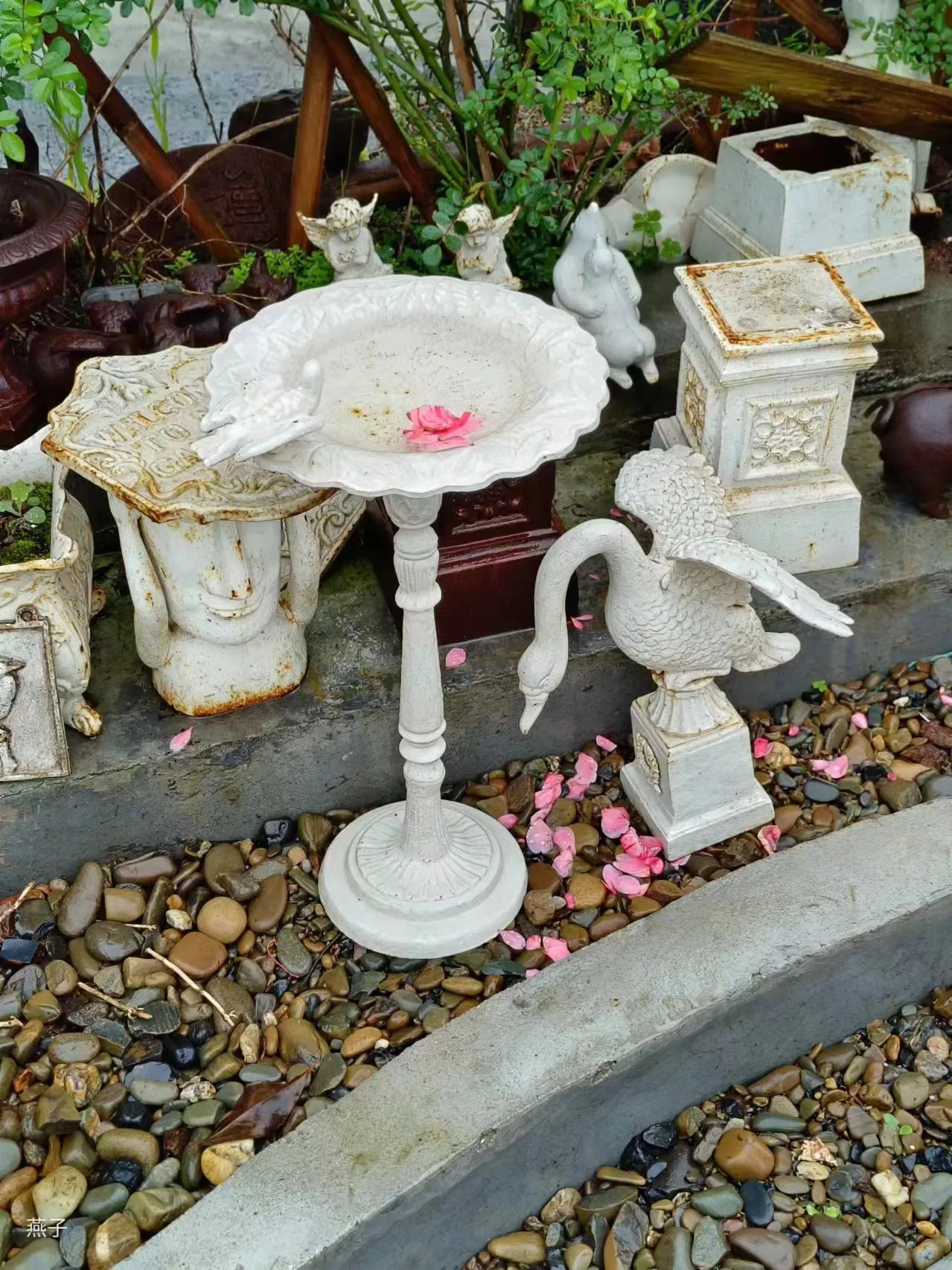 

Cast iron bird feeder European garden outdoor solid ornament tray bird feeder courtyard balcony arrangement decorative ornament