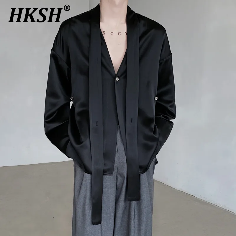 

HKSH Spring Summer New Men's Tide Dark Acetate Texture Glossy Tie Silk Smooth V-neck Shirt High Street Korean Punk Tops HK0342