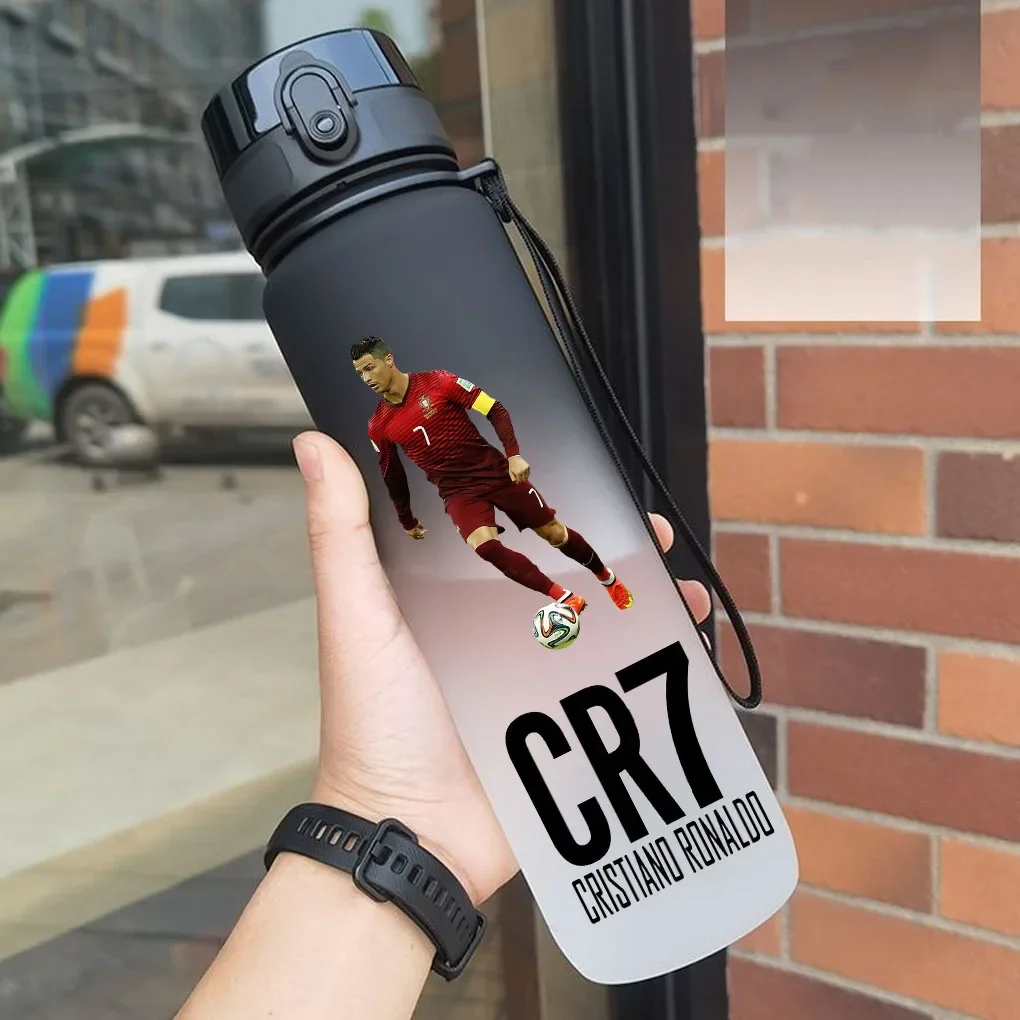 Cristiano Ronaldo Sportwasserflasche, auslaufsicher, bunter Plastikbecher, zum Trinken im Freien, für Reisen, tragbar, für Fitness, als Geschenk