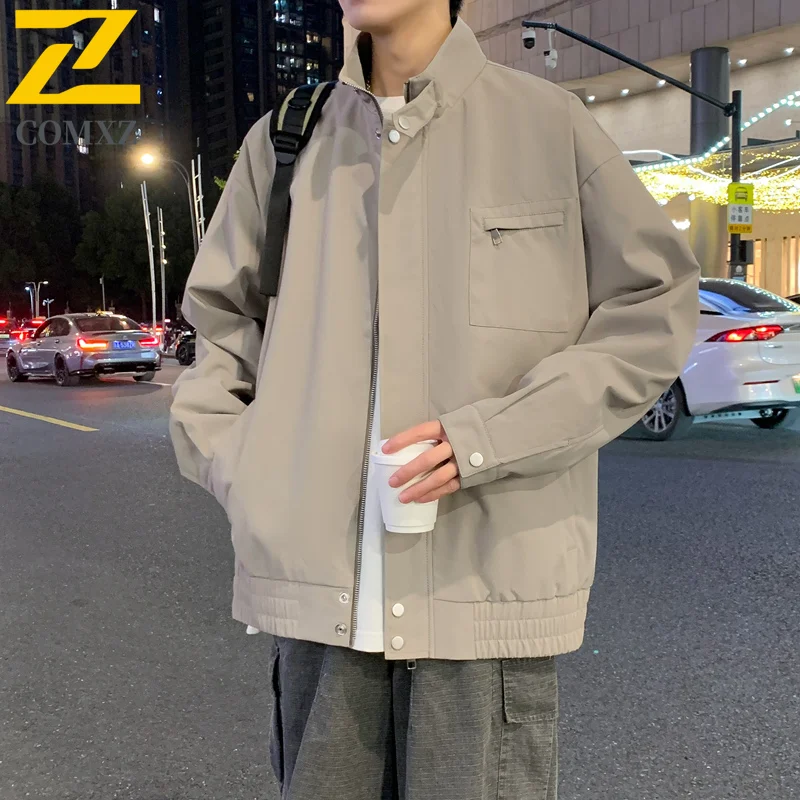 

COMXZ Мужская куртка 2025 с воротником-стойкой, уличная мода, легкая ветровка, повседневная водонепроницаемая осенняя куртка на молнии для путешествий на открытом воздухе