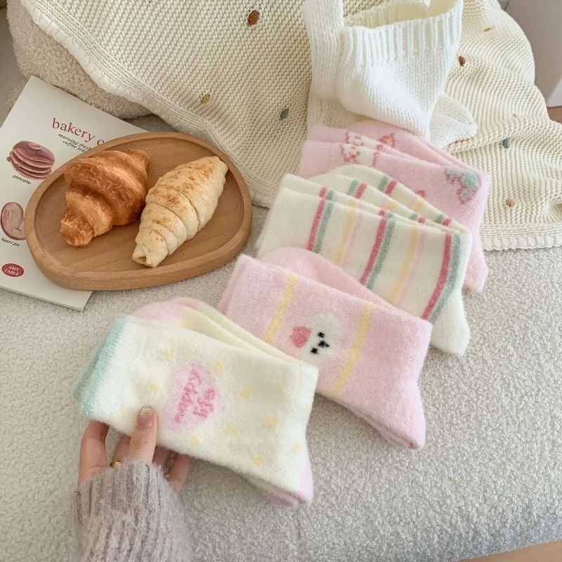 

1/4 Pairs Crew Length Warm Socks Warm Lightweight Cartoon Animal Women's Socks Winter Comfortable Soft Casual Women's Socks