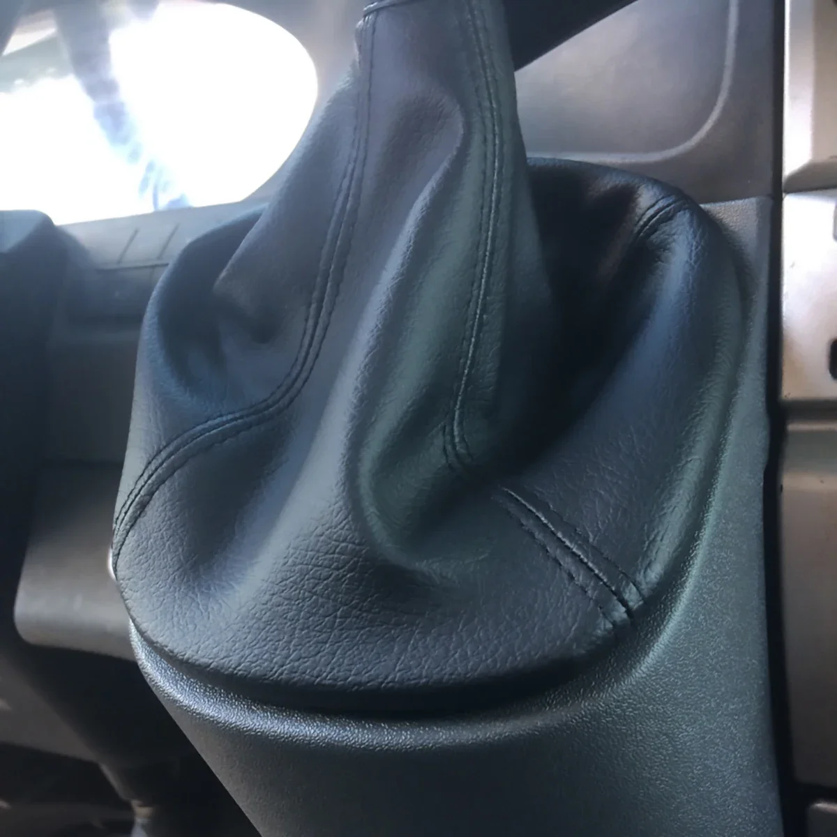 Bota de botão de mudança de marcha para Iveco Daily IV 2006-2011 LHD PU Leather Gaiter Plastic Frame Surround Trim Case substitui poeira de 5/6 velocidades