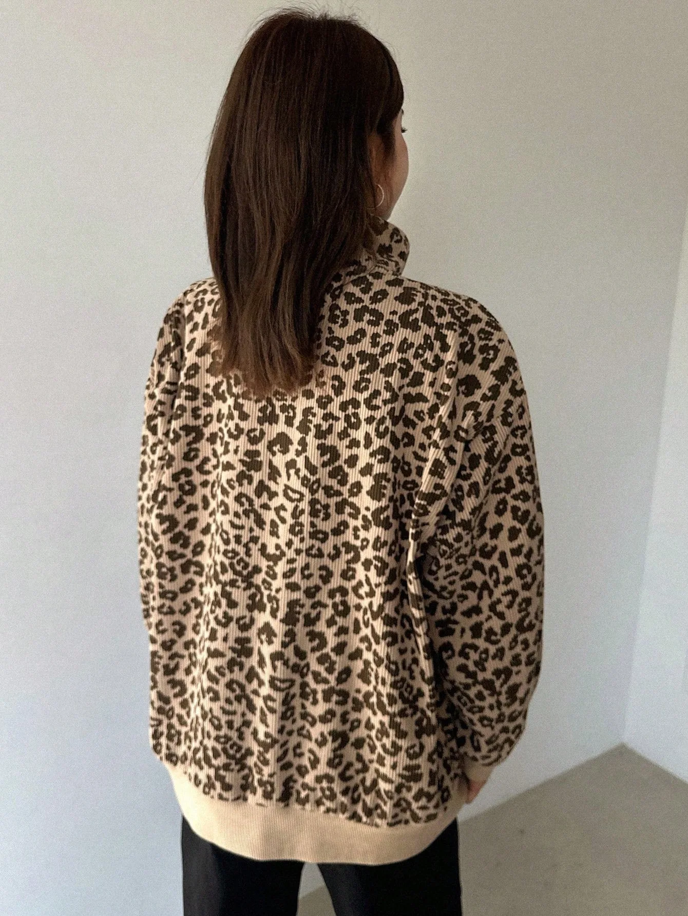 Women Fashion Zipper V Neck Sweatshirt Autumn Casual Loose Hoodie Leopard Long Sleeve Comfortable Pullovers Female 2025 Tops