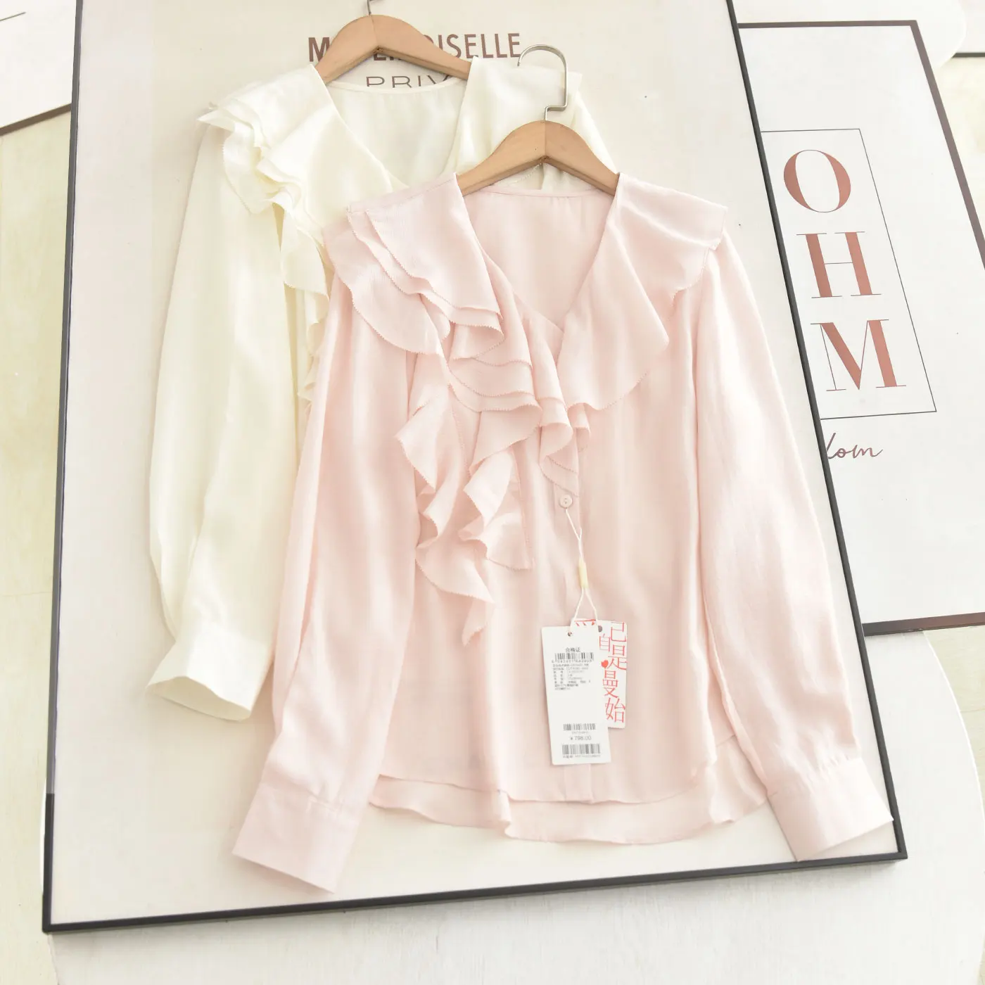 

Spring 2026 New Sle Long Sve V-Ne Patchwork Lace Trim Versatile Top Age-Defng French Sle Loose Fit Women's irt