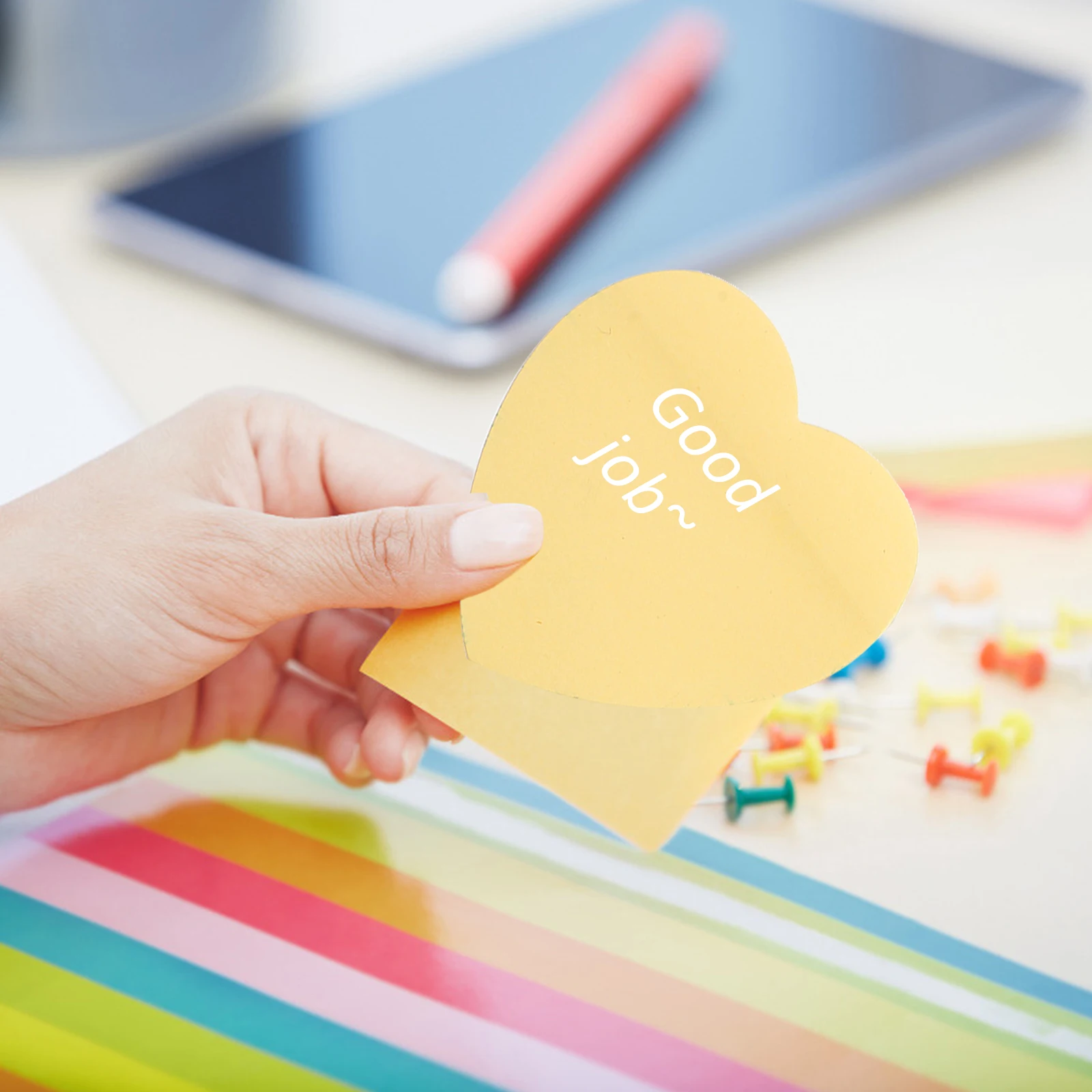 

8Pcs Colored Heart Repeatedly Usable Self-Stick Notepads for Office School Home Reminder Notes with Strong Adhesion