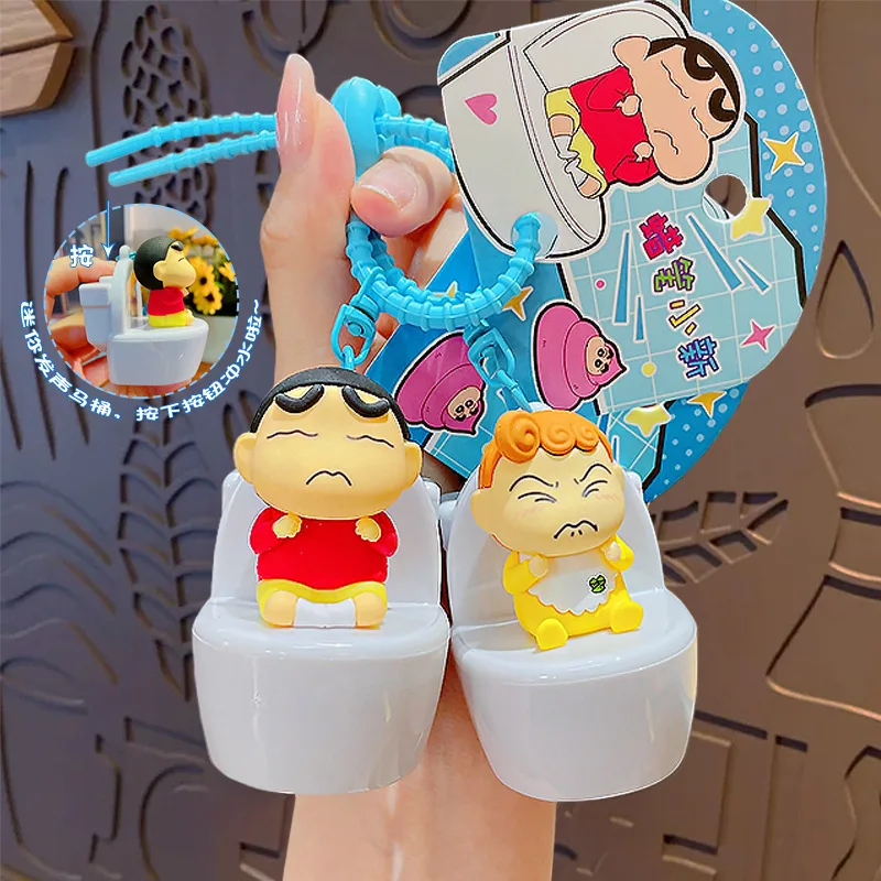 Crayon Shin-Chan การ์ตูนตลกเสียงเปิดใช้งานห้องน้ําพวงกุญแจกระเป๋าเป้สะพายหลังตุ๊กตาจี้พวงกุญแจเครื่องประดับวันหยุดของขวัญสําหรับหญิง