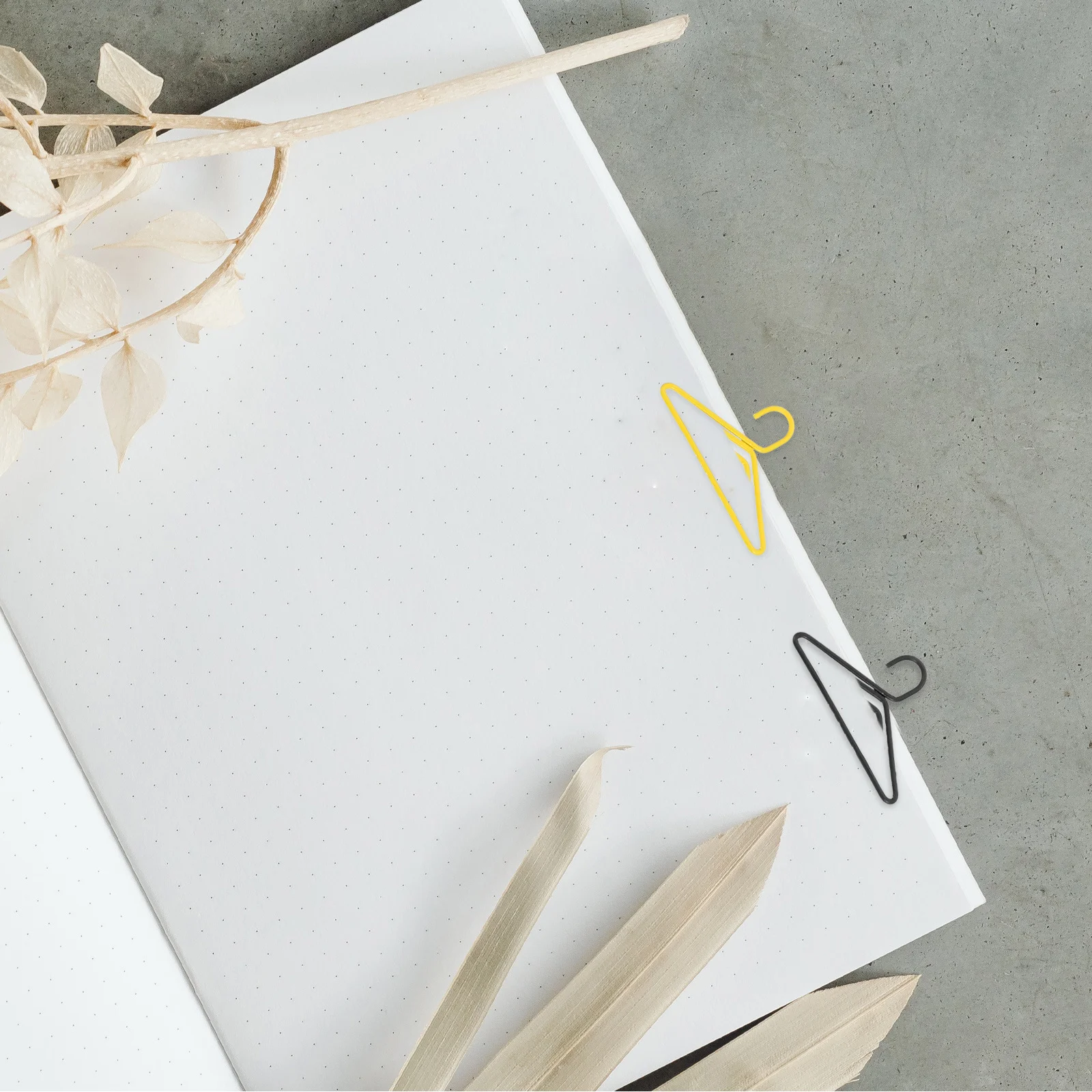 

100 шт. декоративные скрепки в форме вешалки, забавные канцелярские товары, металлические канцелярские зажимы для документов, скрепки, канцелярский набор