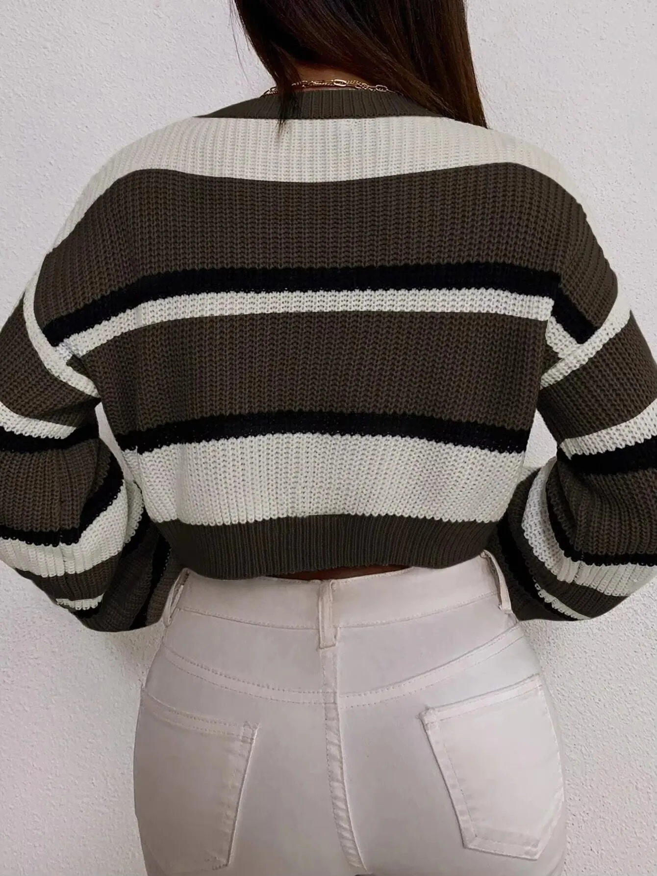 Autumn and winter women\'s casual long-sleeved sweater, color block design short pullover sweater