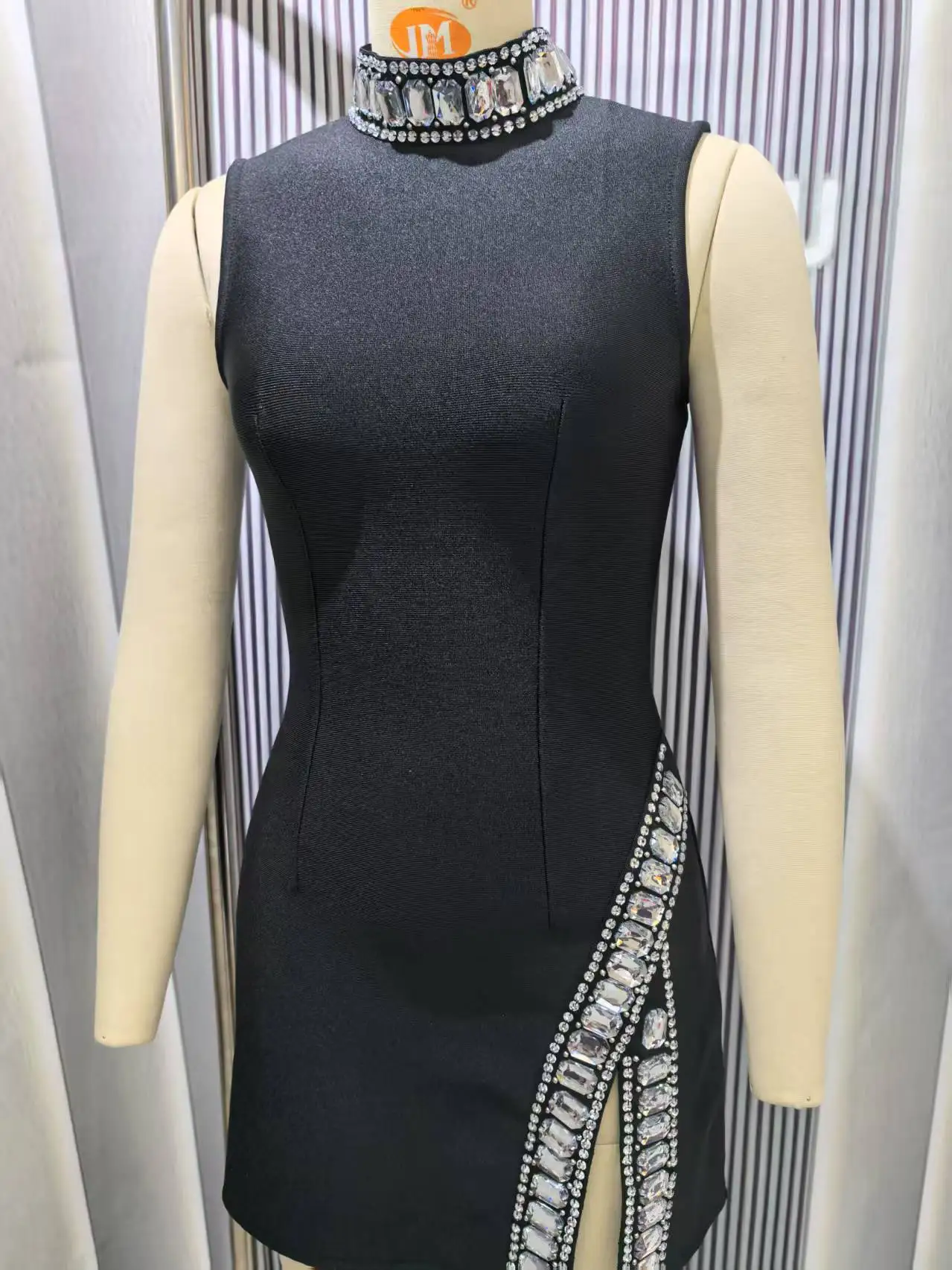 Czarny czerwony damski bez rękawów seksowny duży kryształowy świecący obcisły mini bandażowy strój świętuj urodziny strój do klubu nocnego Vestido