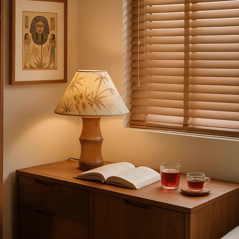 Vintage Aesthetics Wooden Table Lamp Bedroom Bedside Hand-painted Fabric Retro Homestay Atmosphere