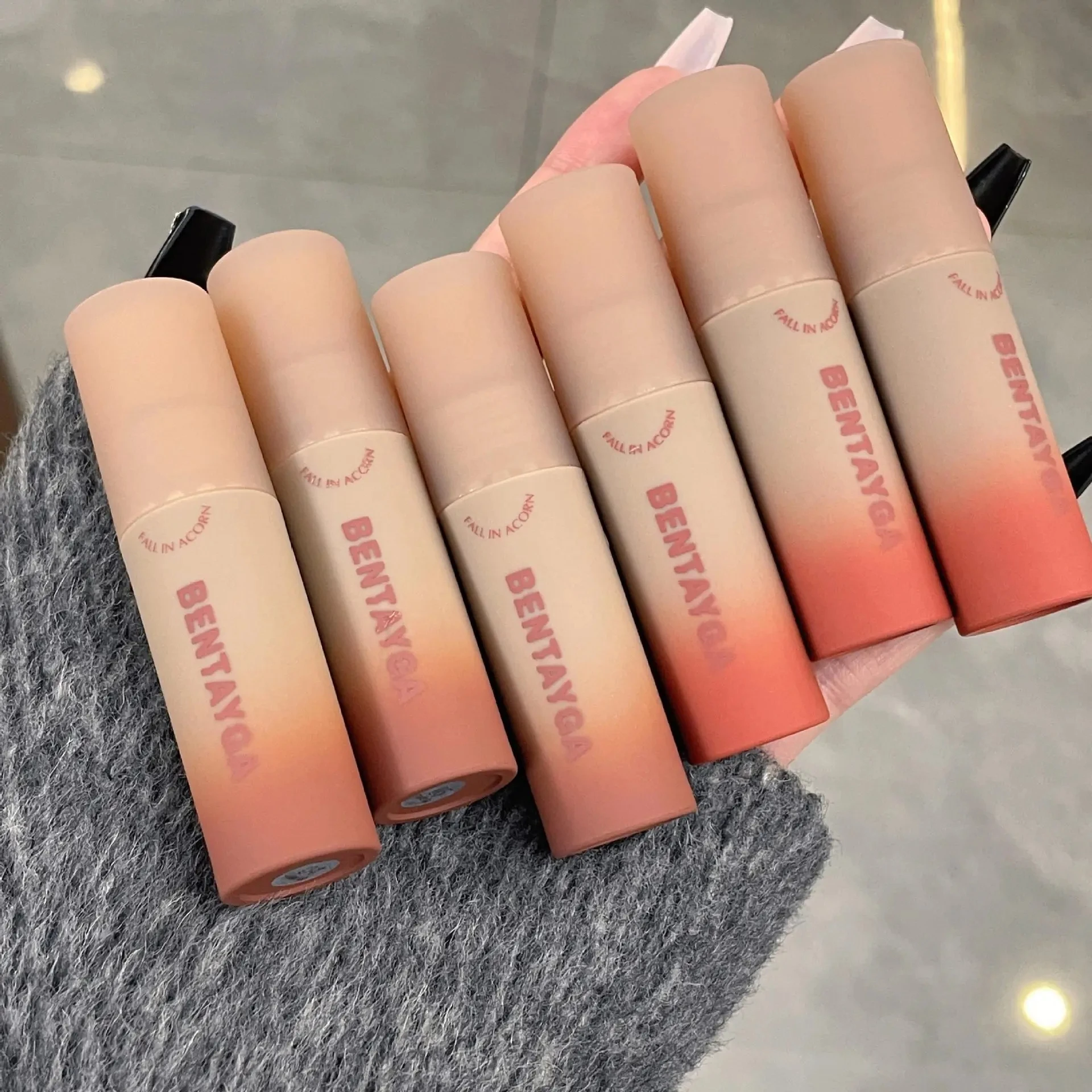 Nackte weiße matte Lippen schlamm nebel matte rotbraune Farbe Lip gloss Herbst-und Winter atmosphäre koreanische Kosmetik Lip gloss